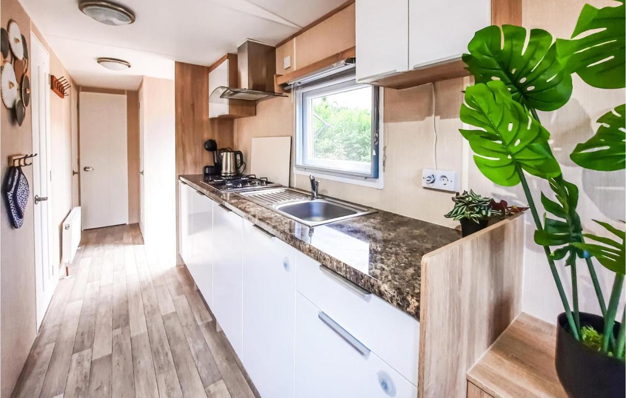 3 Bedroom Beautiful Home In Heinkenszand Dış mekan fotoğraf